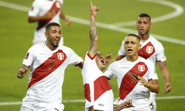 Perú derrotó 2-0 a Chile y continúa con vida en las Eliminatorias Sudamericanas rumbo a Qatar 2022