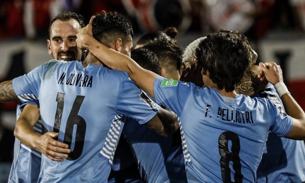 Uruguay vence a Perú con polémica y asegura su clasificación a Qatar 2022