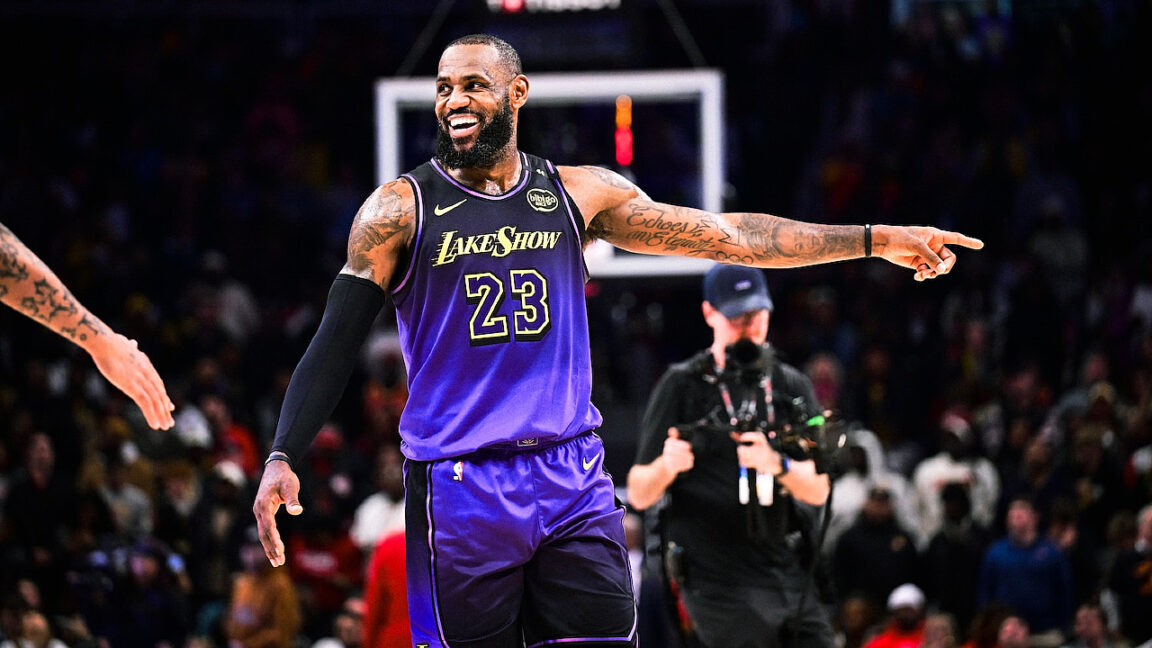 LeBron alcanzó los 37.000 puntos y marcó un nuevo récord.