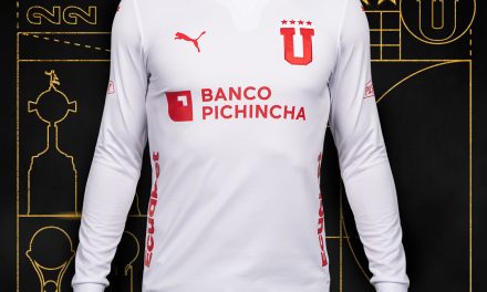 LDU Quito presenta su nueva camiseta conmemorativa