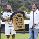 Alves, la leyenda brasileña llega a Pumas