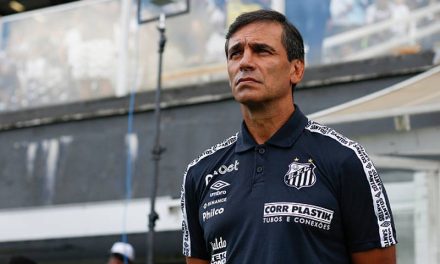 Fabián Bustos dejó de ser DT de Santos