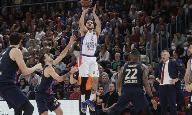 Reacción tardía del Barça ante el Efes