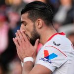 Rafa Mir falla en una clara oportunidad de gol