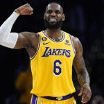 LeBron James, jugador de los Lakers de Los Ángeles en la Asociación Nacional de Baloncesto (NBA), es el segundo jugador en la historia de la liga en alcanzar la marca de los 38 mil puntos en su carrera