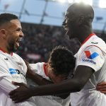 En-Nesyri, Gueye y Óliver Torres celebran el gol