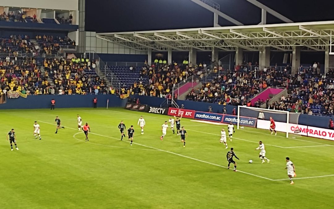 ¡A puro fútbol!: IDV somete a Barcelona SC y se queda con la victoria