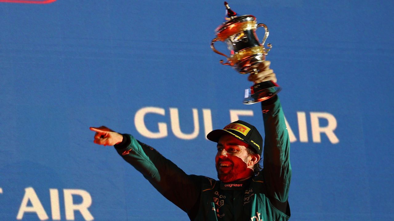 Primera carrera de la temporada de Fórmula 1 con Verstappen, Pérez y Fernando Alonso en el podio y malos comienzos de otras escuderías