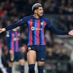 Preocupación en el FC Barcelona: Ronald Araújo estará un tiempo fuera de los terrenos de juego