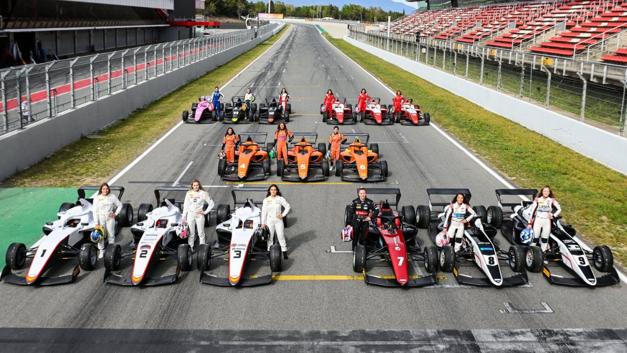 La nueva categoría de mujeres pilotos en el mundo del motor preparándose para entrar en la competición de Fórmula 1