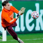 Lunin en un calentamiento previo a un partido