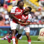 Hugo Rodallega y Jersson Gonzalez festejando el primer gol del 'cardenal'