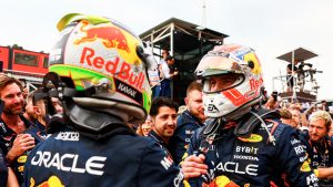 Sergio Pérez y Max Verstappen tras la carrera del Gran Premio de Azerbaiyán