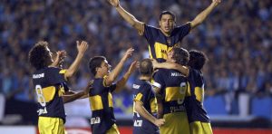 Riquelme festejando frente a Gremio