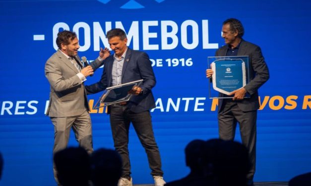 Conmebol entrega reconocimiento a Broli por el logro en el Mundial Sub 20
