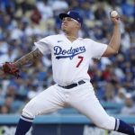 Los Dodgers retiran locker y murales de Julio Urías