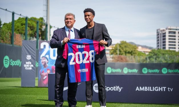 Alejandro Balde, renovado hasta 2028