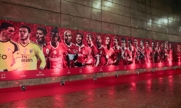 Benfica rinde homenaje a Óscar Cardozo y otros ídolos