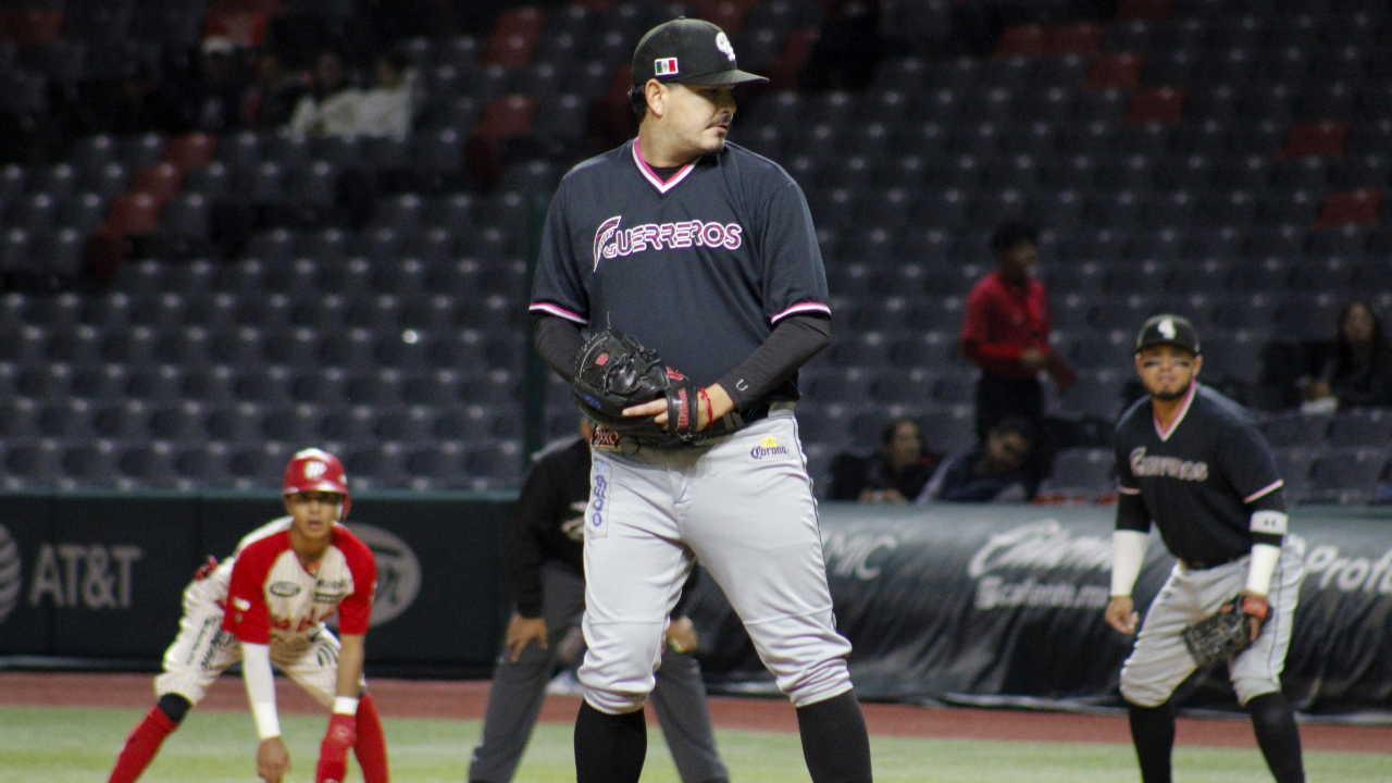 Los Guerreros de Oaxaca se metieron al estadio Alfredo Harp Helú y sacaron una victoria importante en la novena entrada para lograr la victoria en el primer juego de la serie ante los Diablos Rojos del México.