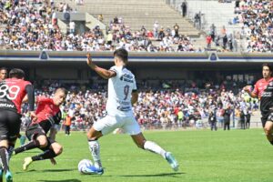 Pumas gana y segura su lugar en la liguilla 