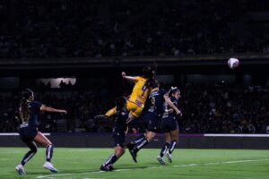 Tigres femenil saca ventaja en Ciudad Universitaria