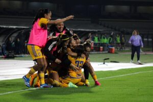 Tigres femenil saca ventaja en Ciudad Universitaria