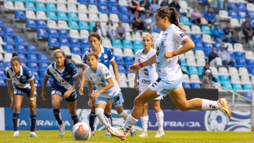 Gallos Femenil gana de visita a Puebla