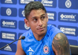 Luis Romo en conferencia de prensa de Cruz Azul en La Noria