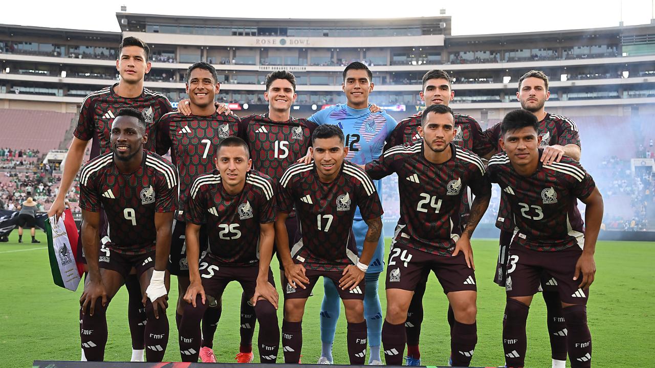 Los once titulares del equipo mexicano en el encuentro