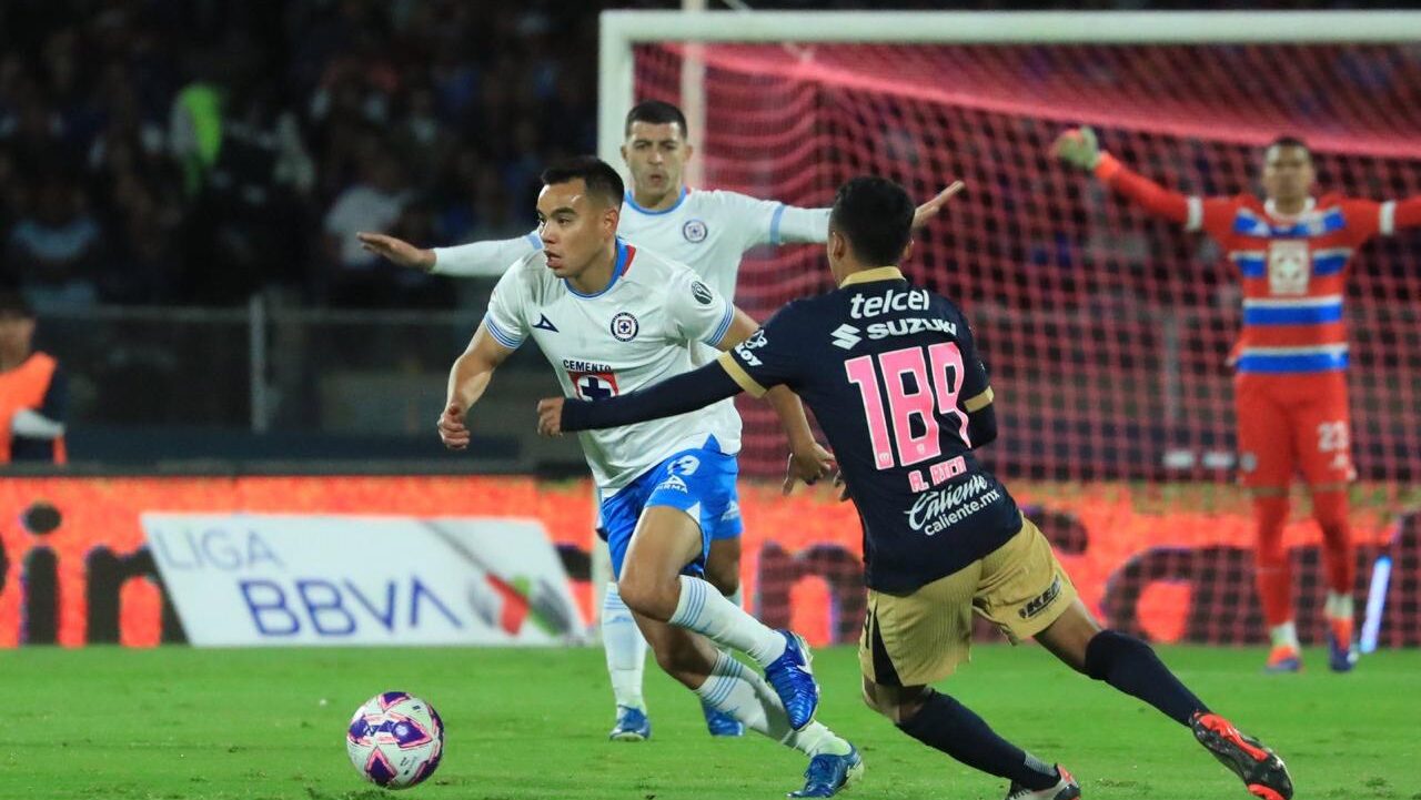 Con goles de Ángel Sepúlveda e Ignacio Rivero, Cruz Azul se sobrepuso al Club Universidad Nacional por 2-0 en el Estadio Olímpico Universitario