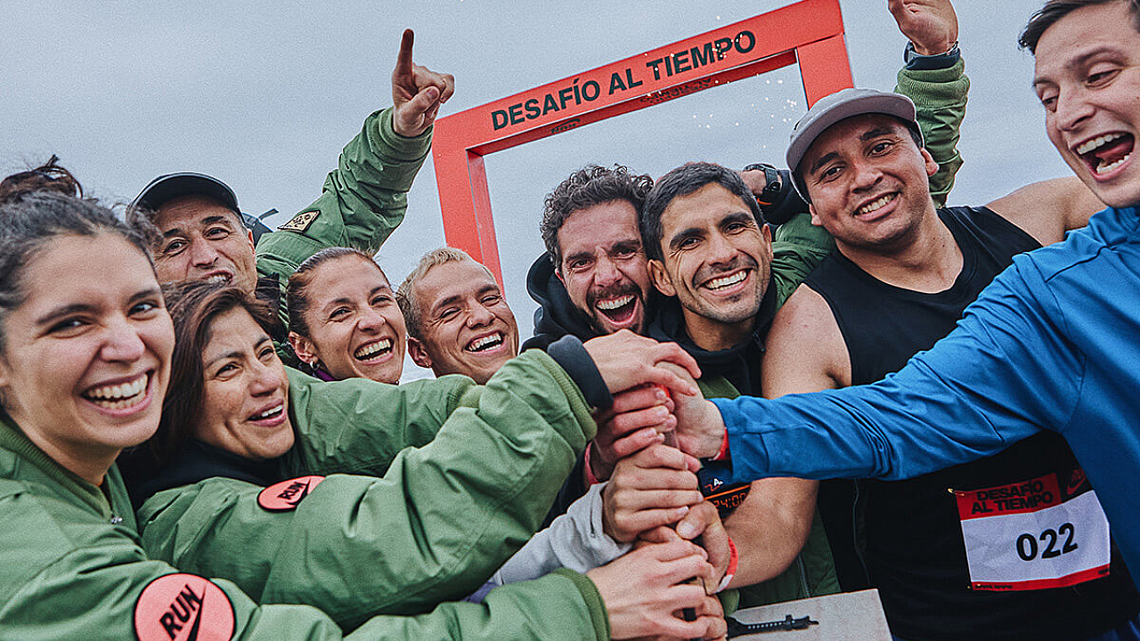 El equipo del ecuatoriano Juan José Espinoza fue el ganador de la épica carrera de relevos en Chile "Desafío al Tiempo"