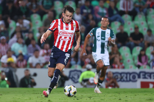 Chivas derrota a Santos Laguna y segura Play In