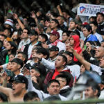 Hinchada de Liga de Quito en la final de ida que se jugó en casa blanca