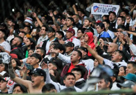 Hinchada de Liga de Quito en la final de ida que se jugó en casa blanca