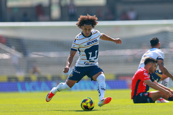 Coco Carrasquilla hizo su debut con los Pumas