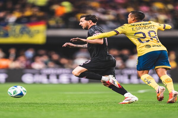 Lionel Messi puso el empate 1 por 1 ante el América en el primer tiempo