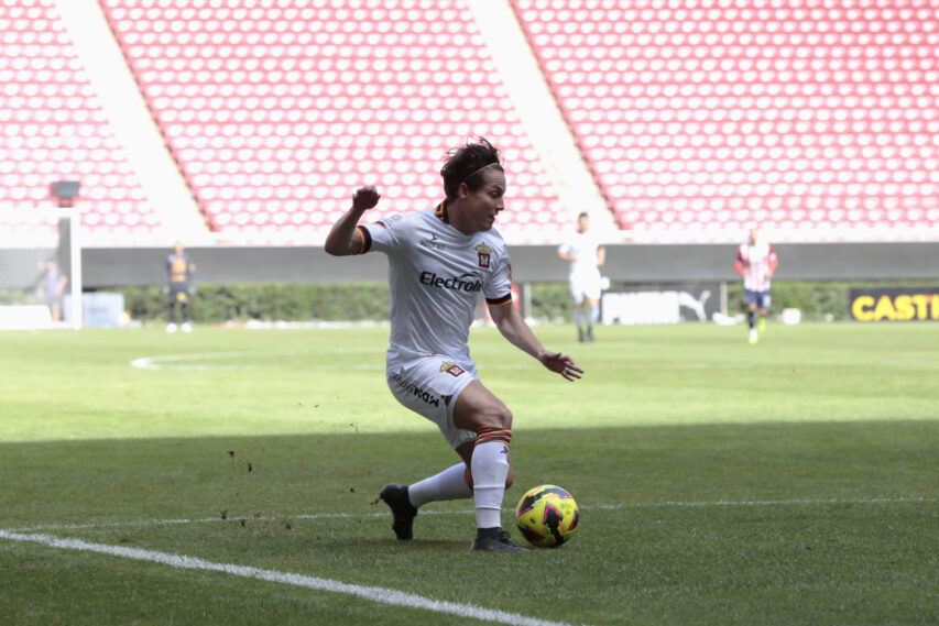 Tapatio contra Leones Negros