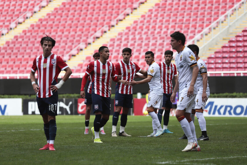 Tapatio contra Leones Negros