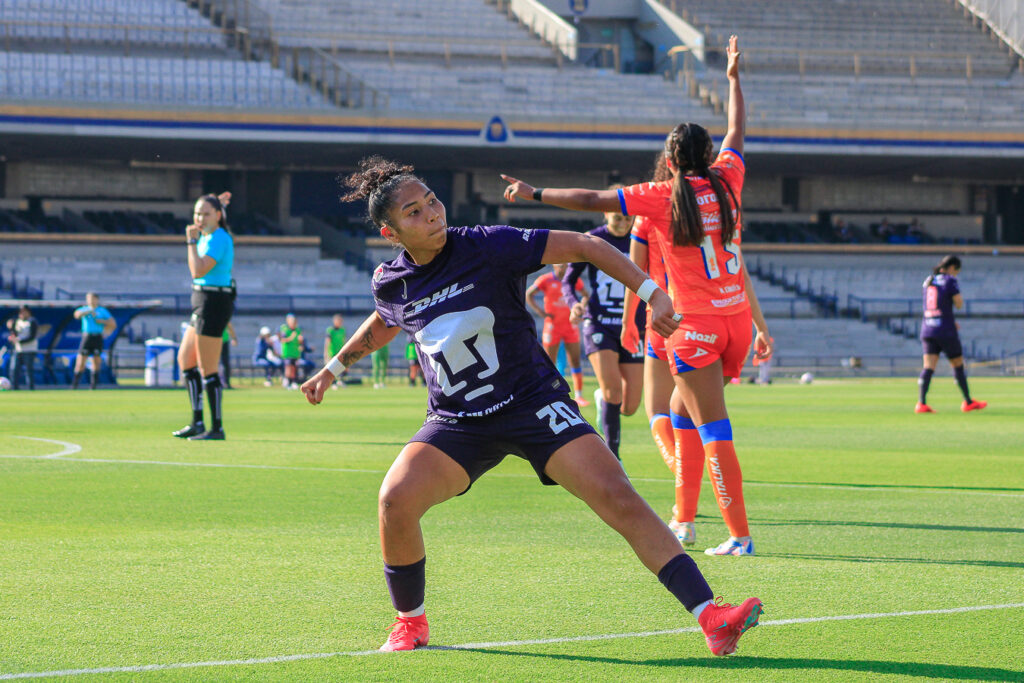 Nayeli Bolaños se convirtió en la figura del partido Foto: Hugo Martínez Murillo 