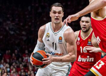 Dzanan Musa frente a Olympiacos