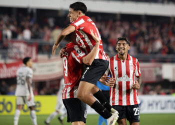 Triunfo de Estudiantes de La Plata para acomodarse en el Grupo A