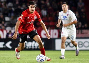 Estudiantes no pudo como local y se quedó con un punto que no le sirve