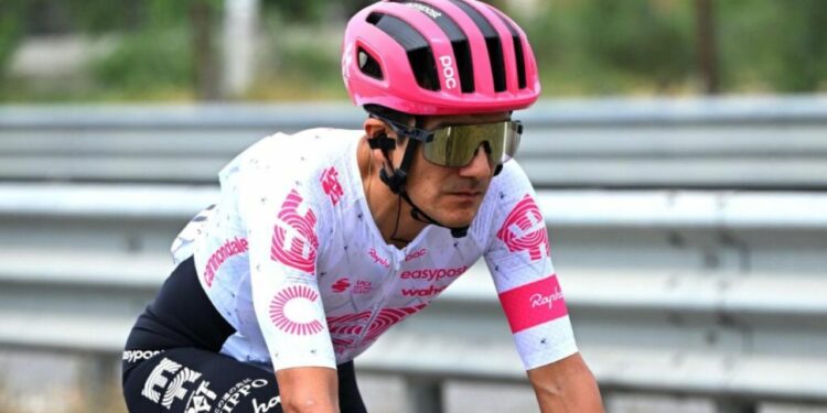 Richard Carapaz está a 41 segundos del líder del Giro de Italia