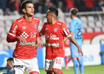 Cienciano arrasa y sigue soñando en la Copa Sudamericana