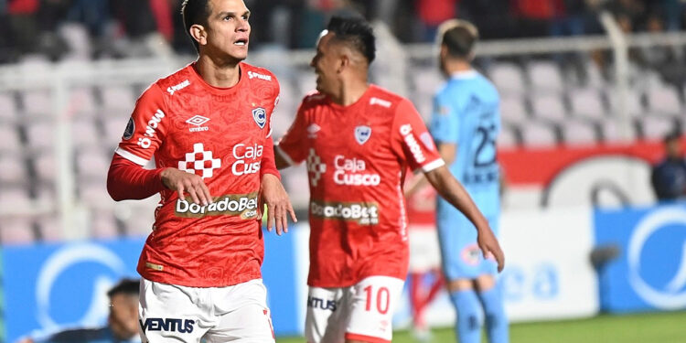 Cienciano arrasa y sigue soñando en la Copa Sudamericana