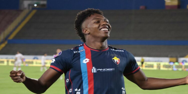 Djorkaeff Reascos celebrando su gol