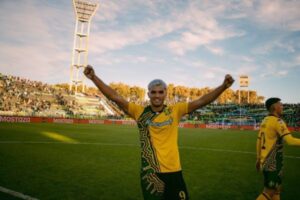 Elías Torres celebra uno de sus goles en el triunfo de Aldosivi por el Torneo apertura 2025