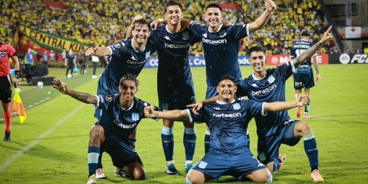 Racing goleó en Colombia y es líder del Grupo E