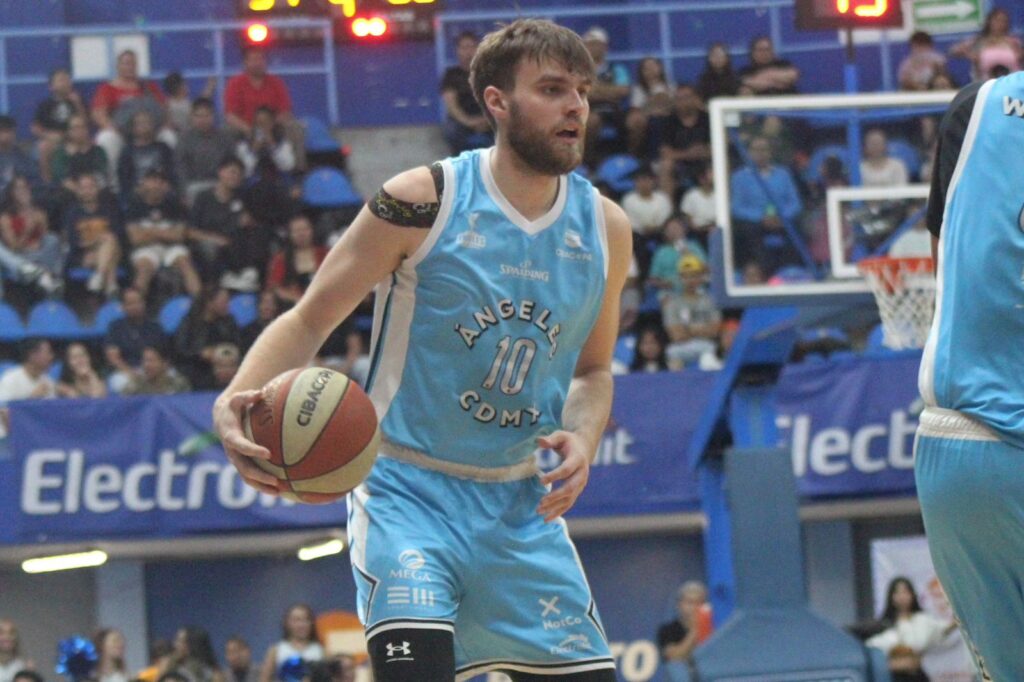 La defensiva de Angeles corrigió y se mantuvo firme atrás 