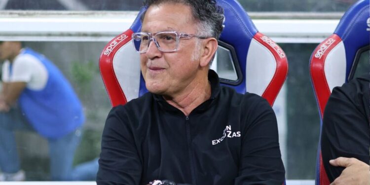Juan Carlos Osorio avanza en negociaciones con Chivas